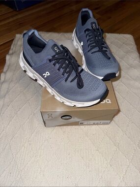 NWT On Cloudswift 3 - Metal/White Color
